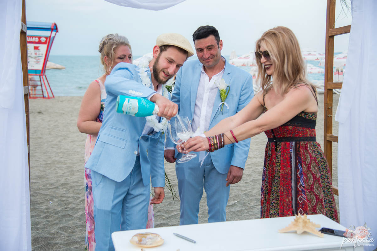 Сватбена агенция Бургас Перфекта - снимки от морска сватба, сватба на брега на морето, сватба на плажа, с изнесен ритуал на плажа, в ресторант на брега на морето, цени за пълен сватбен пакет 2020 от А до Я, декорация на сватба 2020